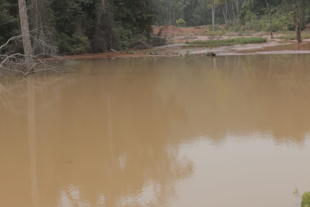 A creek in Jackson Village once used for drinking, cooking and washing has been polluted by Huiren Mining Company’s operation. The DayLight/Charles Gbayor